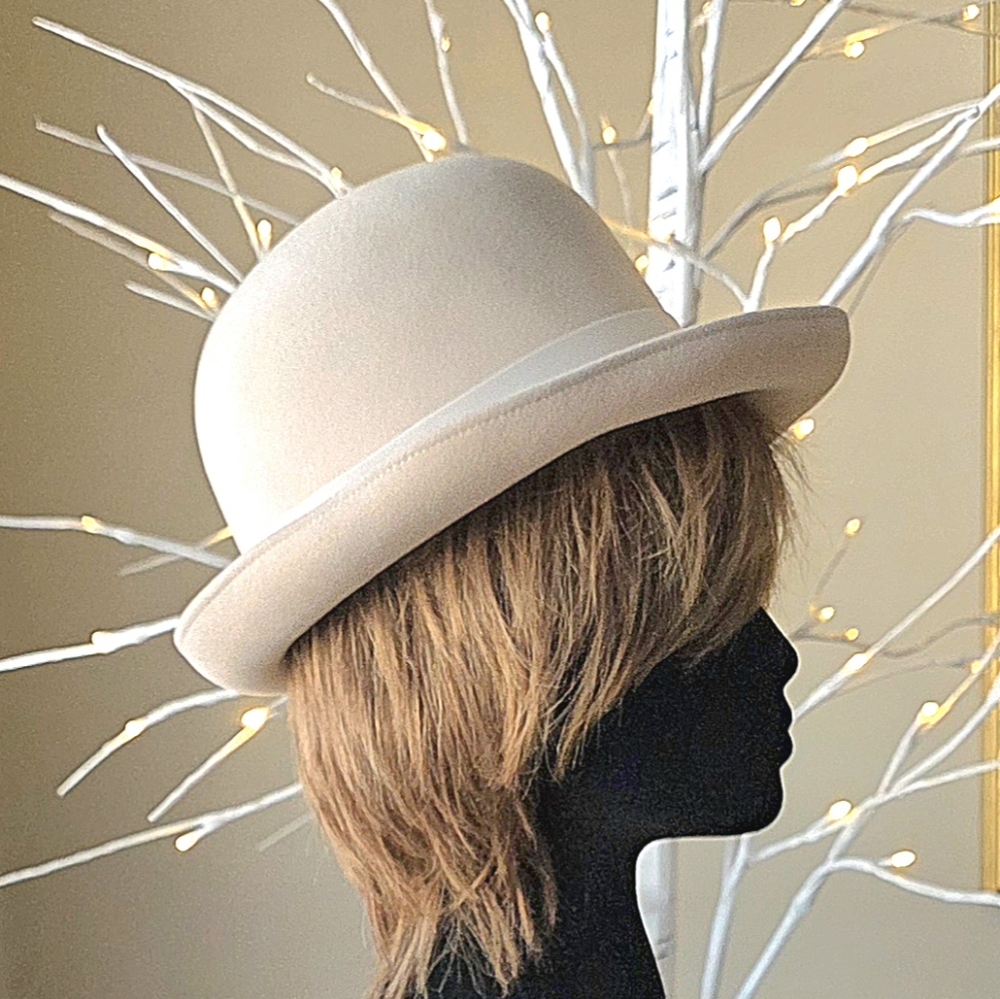 VINTAGE "FRANK OLIVE NEW YORK" IVORY WOOL FELT HAT